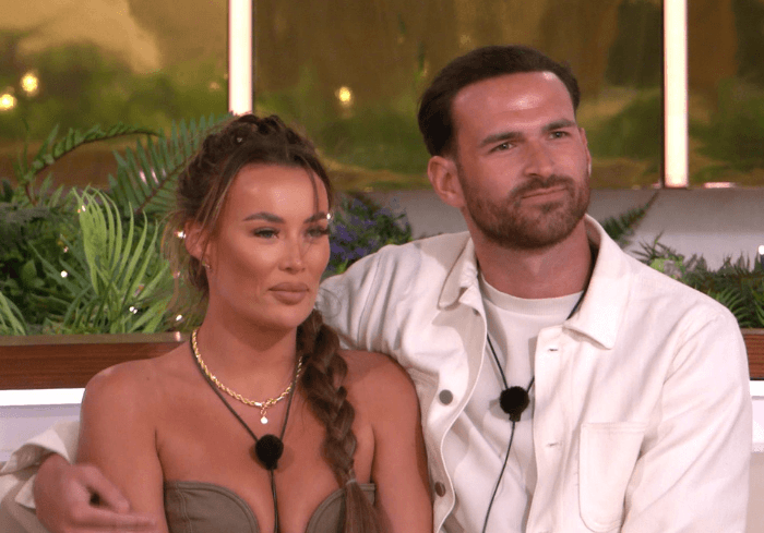 Harriett e Ronnie, de Love Island, se preparam para morar juntos