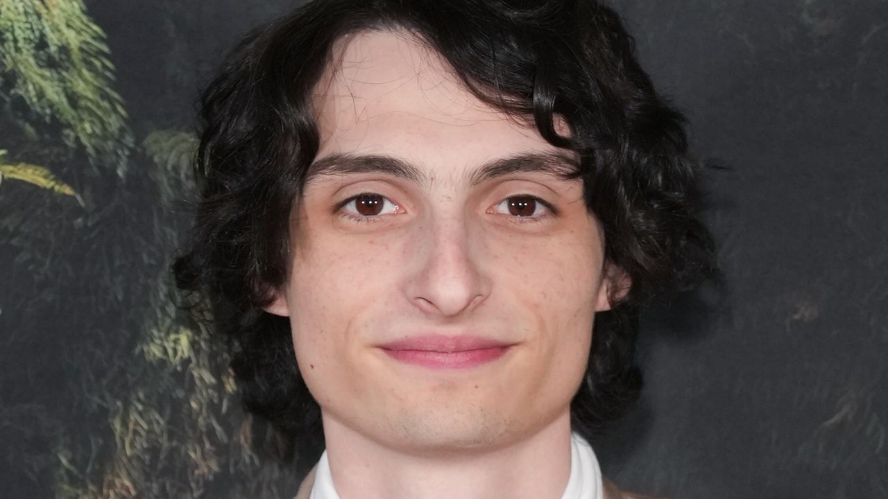 Finn Wolfhard, astro de Stranger Things, estreia corte curto no Crunchyroll Anime Awards 2025 — Veja fotos