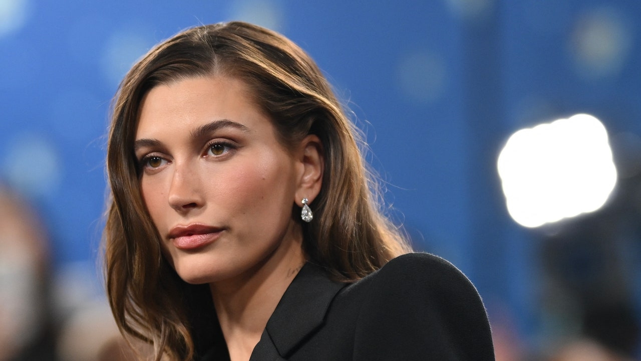 Hailey Bieber se inclina para bolinhas em Nova York