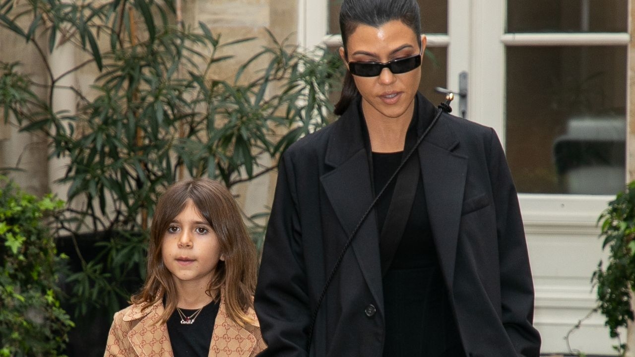 Penelope Disick arrasa na tendência de estampa de vaca em post de aniversário de Kourtney Kardashian