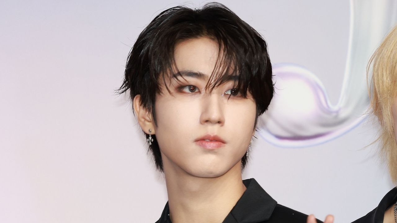 Han de Stray Kids encontró el híbrido perfecto de zueco y zapatillas por 100 dólares