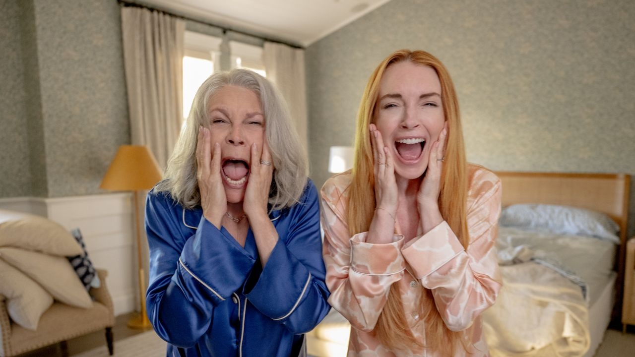 "Freakier Friday" Tasarımcısı, Jamie Lee Curtis'in Vintage Diane von Furstenberg Elbisesini Bulduğunu Hatırlıyor