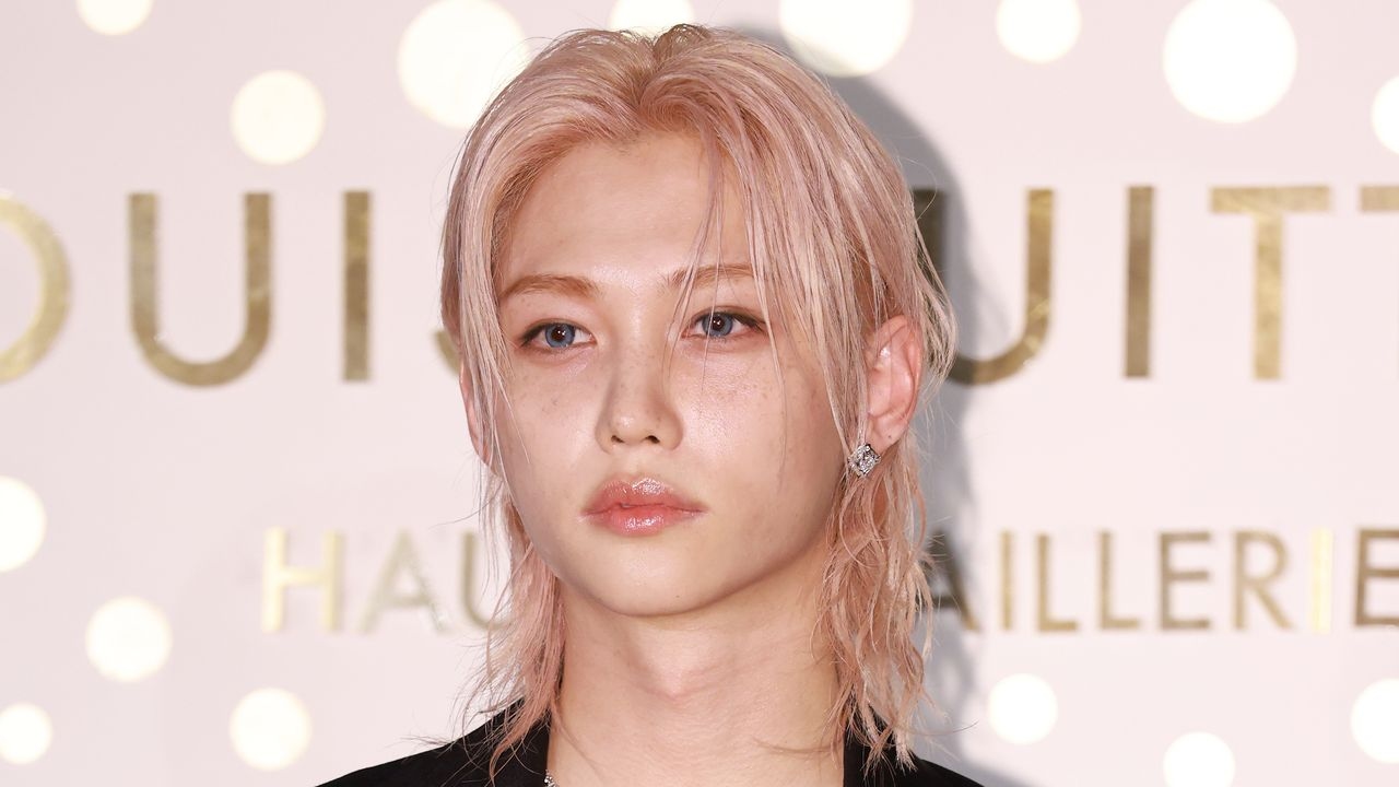 Felix von Stray Kids hat dem Orange Blush-Trend seinen Segen gegeben