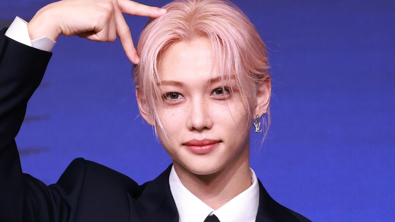 Felix, da Stray Kids, deu às luvas de ópera uma atualização inesperada no estilo streetwear — veja as fotos