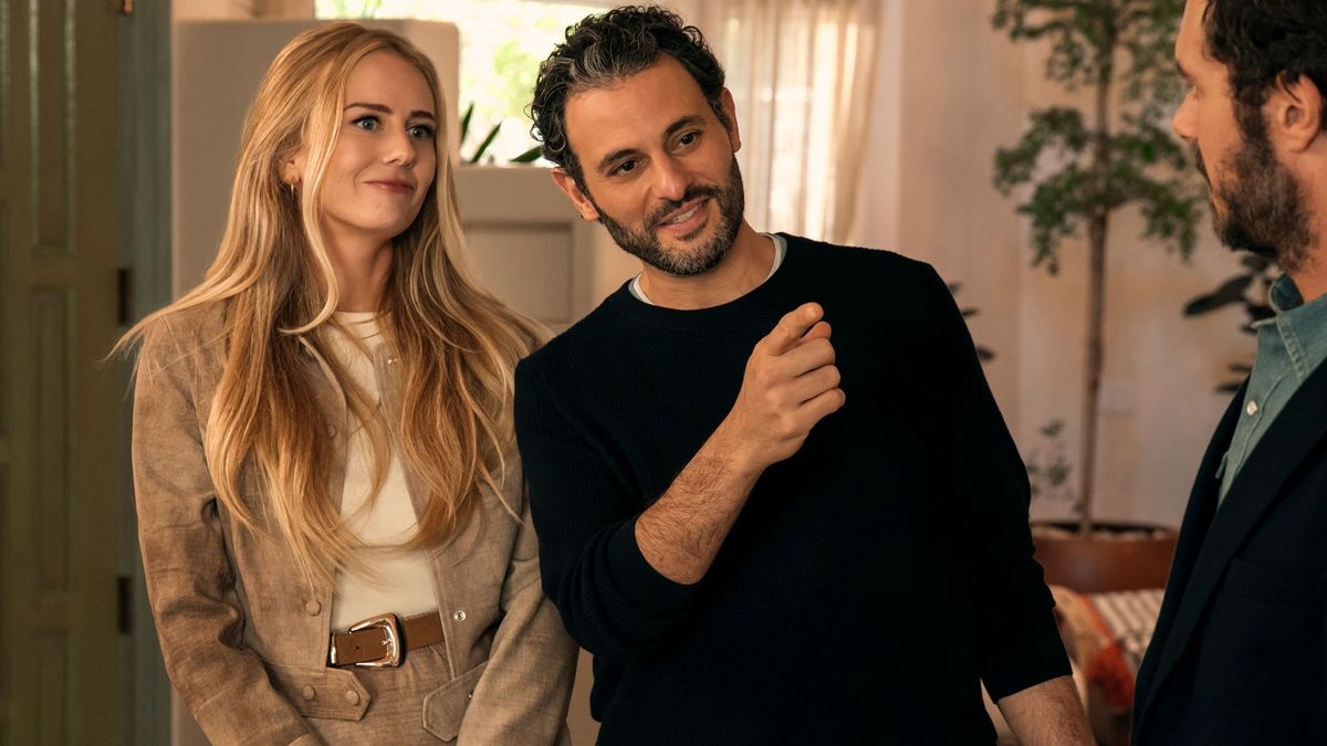 5 Quintessentially L.A.-Girl Outfit Combos Justine Lupe Wears in Nobody Wants This Season 2