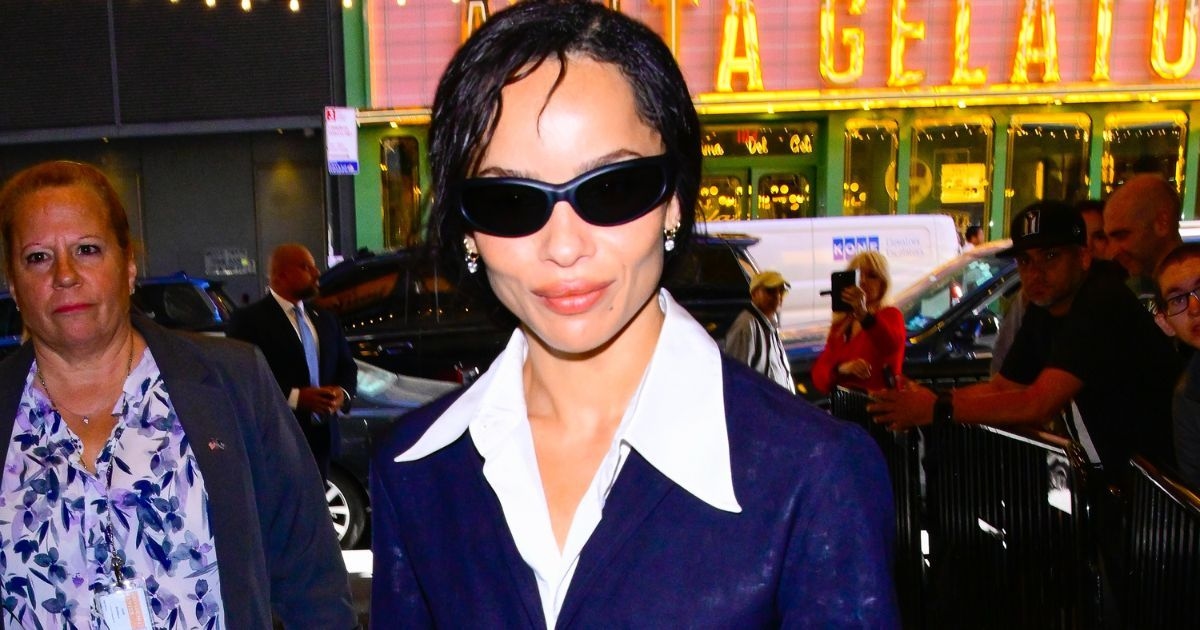 Zoë Kravitz hat uns gerade gezeigt, wie man einen Hosenanzug trägt und dabei cool aussieht