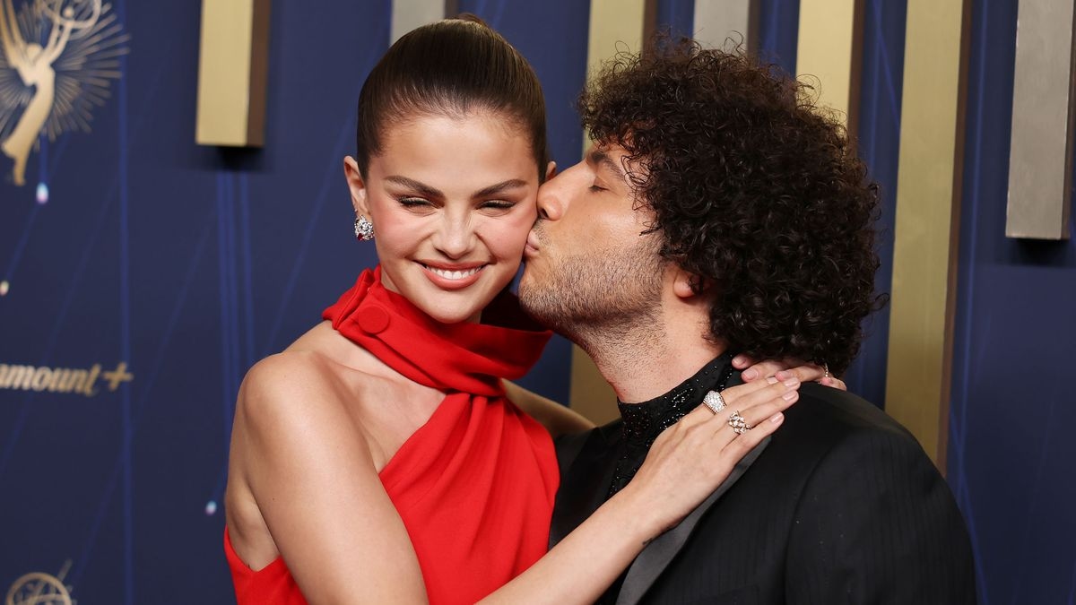 O vestido de noiva de Selena Gomez me fez repensar a tendência nupcial mais popular de 2025
