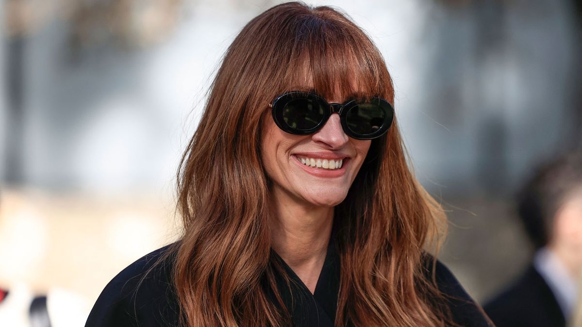 It's True: Julia Roberts Just Brought Back Princess Diana's Favorite $70 Sneakers