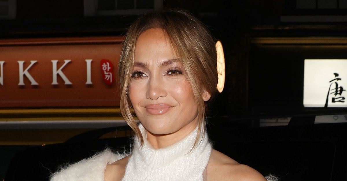 J.Lo ya lleva *la* tendencia de pantalones de la primavera 2025