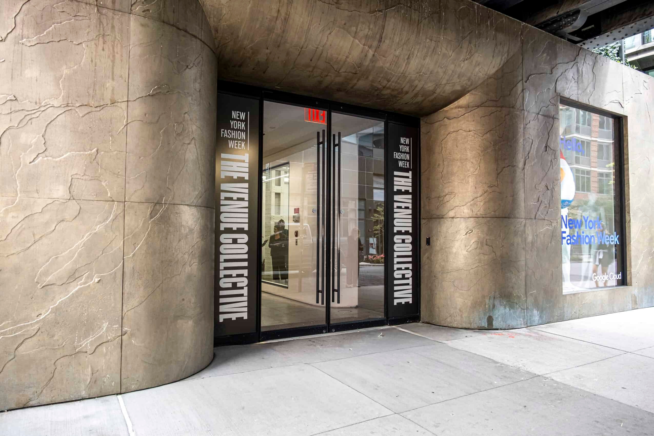 Cos'è "The Venue Collective" che abbiamo continuato a vedere alla NYFW?