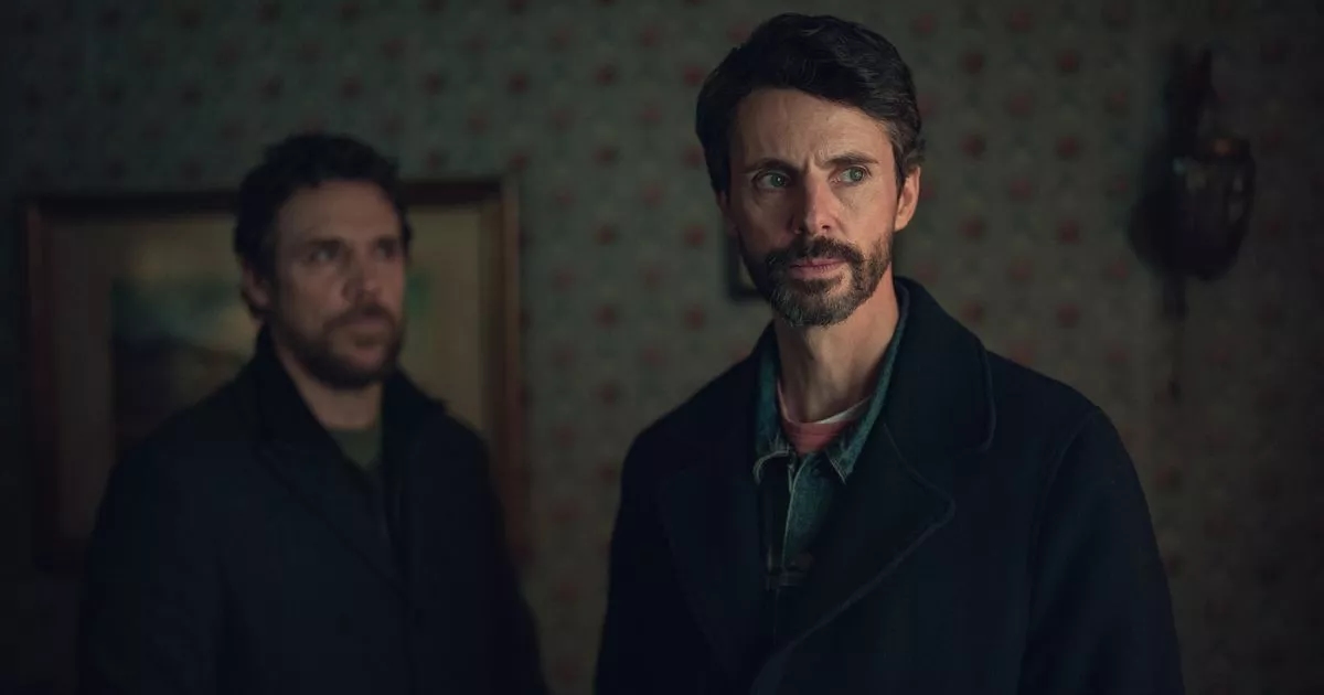 La star di Downtown Abbey irriconoscibile con un nuovo look peloso nel grande thriller di Netflix