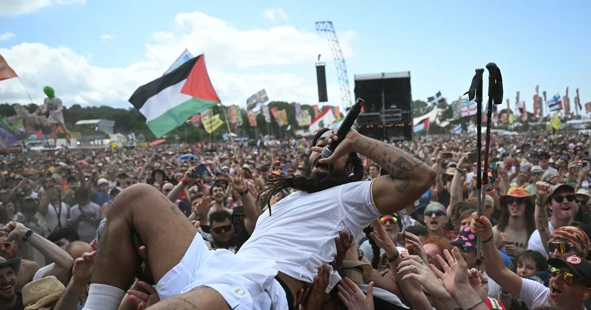 El set de Bob Vylan en Glastonbury fue eliminado de iPlayer tras los cánticos de "Muerte a las FDI".