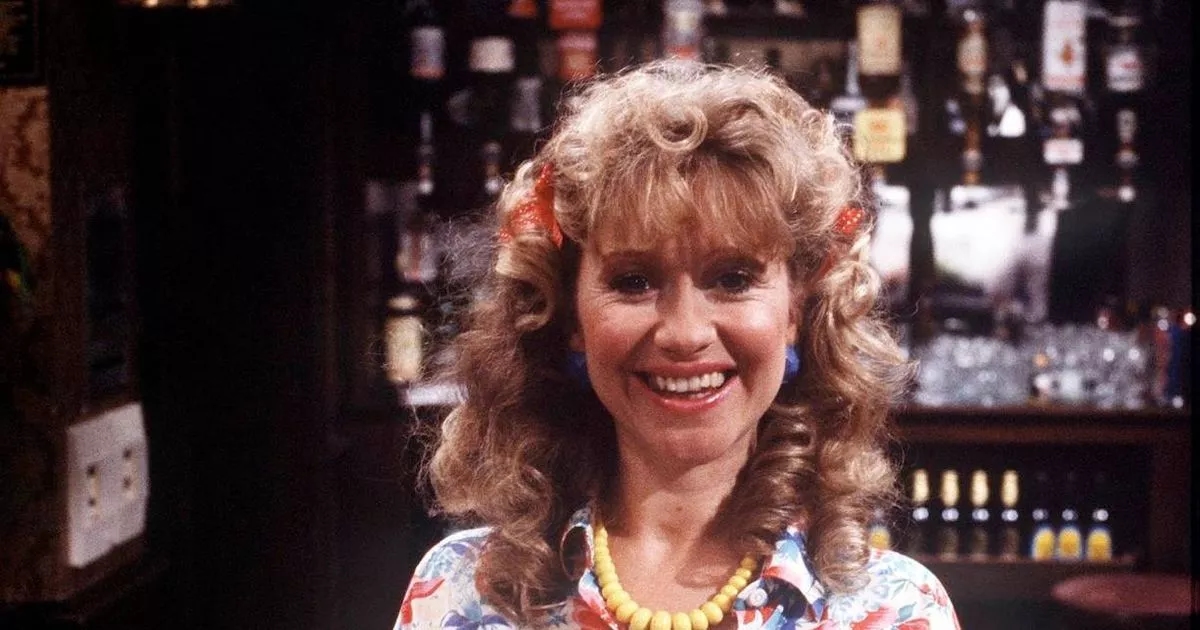 Coronation Street hayranları iki yıldızın anne ve oğul olduğunu anlayınca şaşkına döndü