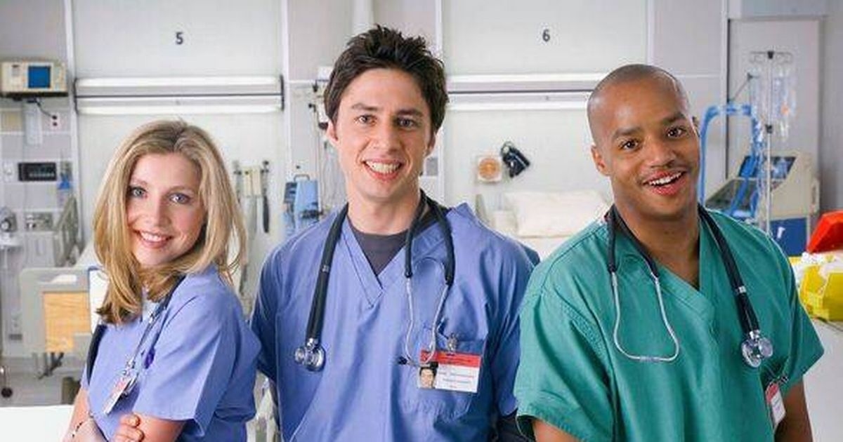 Obsada serialu „Inside Scrubs” opowiada o romansie trwającym 21 lat, który zapoczątkował różnicę wieku, i o złamanym sercu w Hollywood