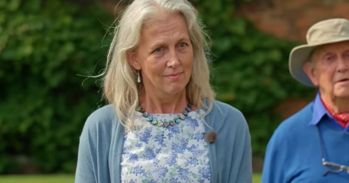 Una invitada de Antiques Roadshow se quedó atónita al ver el valor de los juguetes de su abuelo, que creía que valían £50.