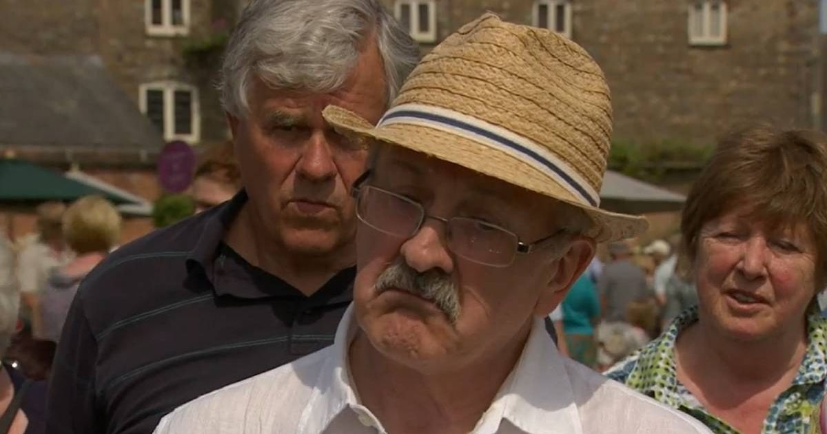 Гость BBC Antiques Roadshow кривится, узнав, что «жуткая» вещь дедушки стоит целое состояние