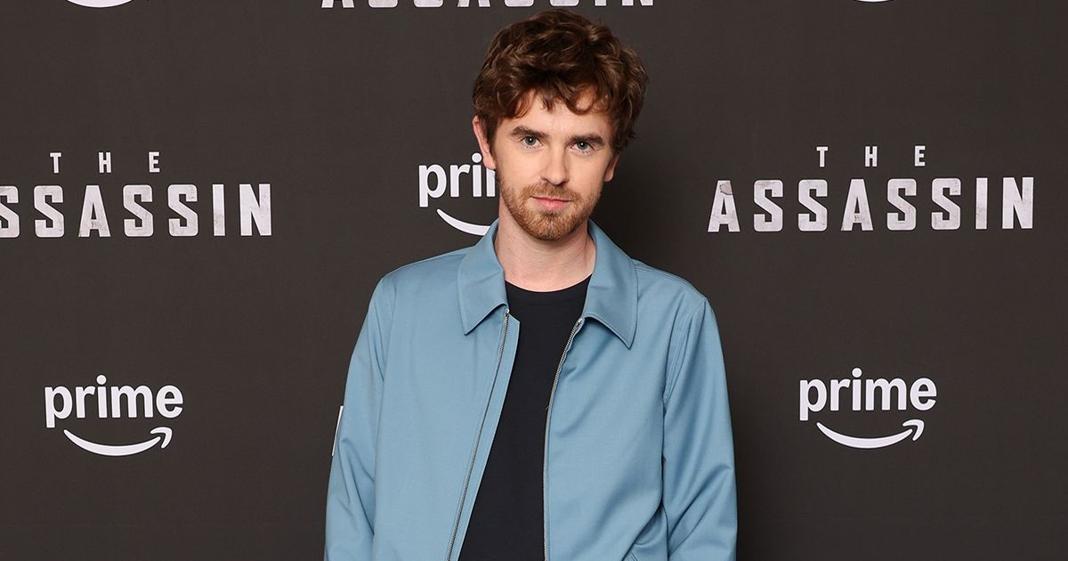 La vie hors écran de Freddie Highmore, la star d'Assassin, de son épouse rarement vue à son vrai nom
