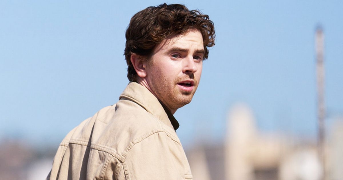 Freddie Highmore, alias The Assassin, se confie sur un rôle palpitant dans Prime Video et déclare : « Je suis de retour à la maison »