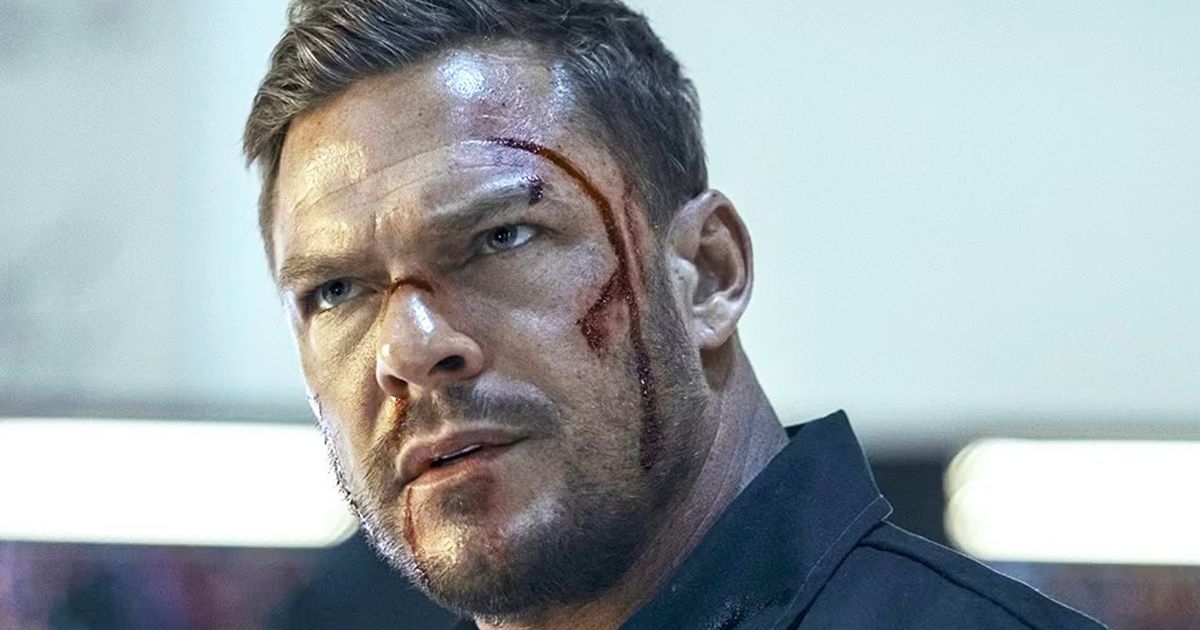 Alan Ritchson, de Reacher, está irreconhecível após perda de peso e transformação dramática no cabelo