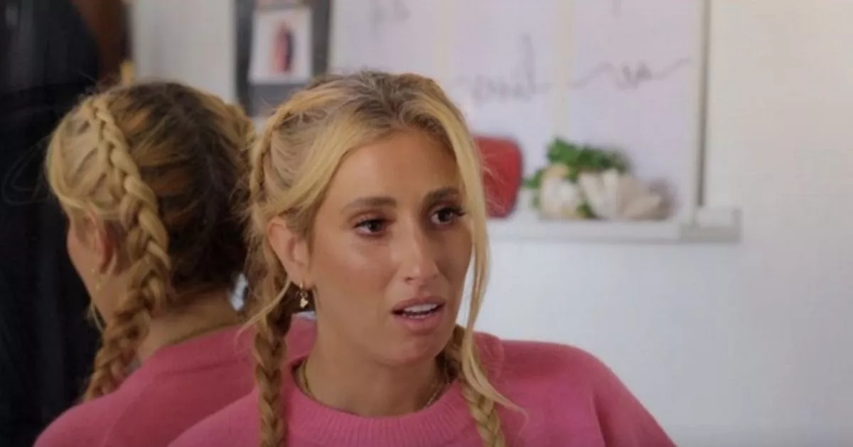 Stacey Solomon consuela a un invitado de Sort Your Life Out después de una emotiva confesión