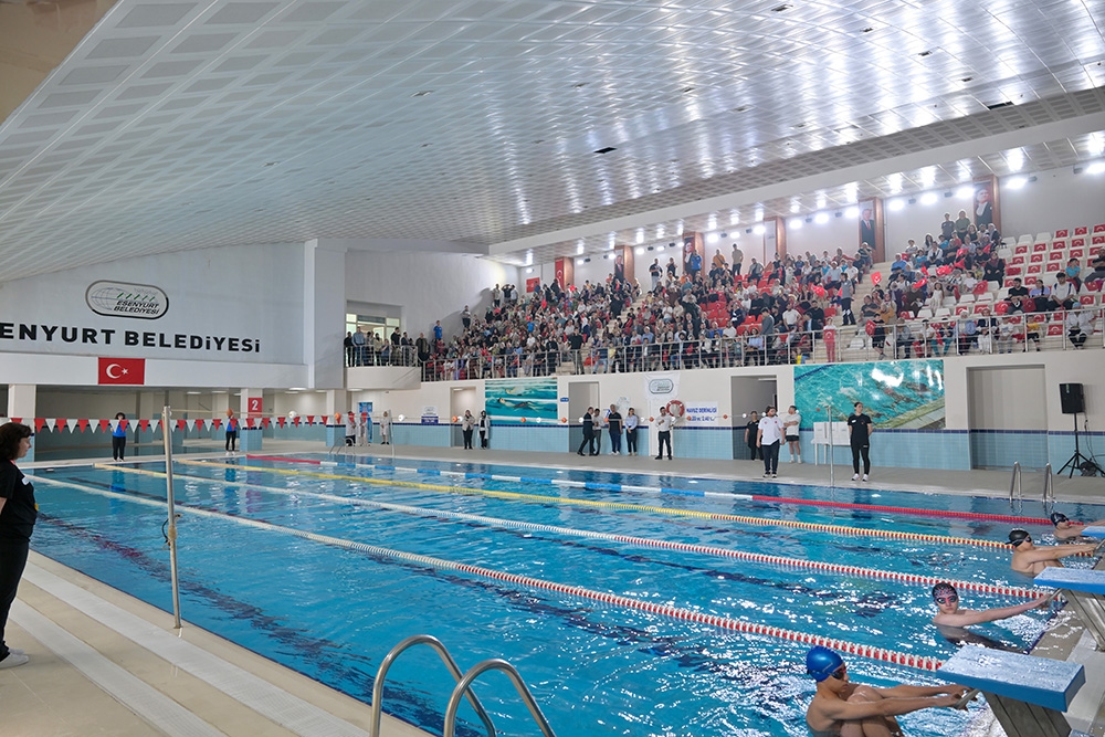 La piscina coperta centrale di Esenyurt è stata aperta al pubblico