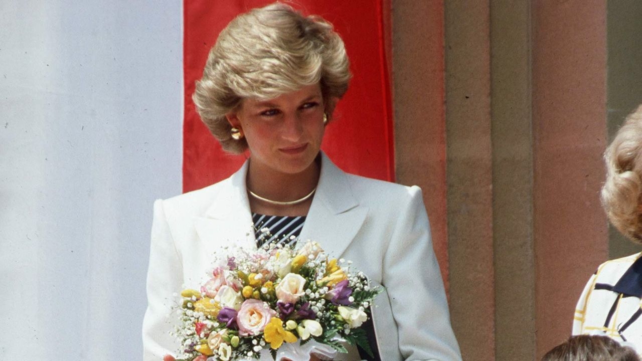 Prinzessin Diana trug in Cannes im Jahr 1987 diesen verspielten Rocktrend – der im Sommer 2025 im Trend liegt