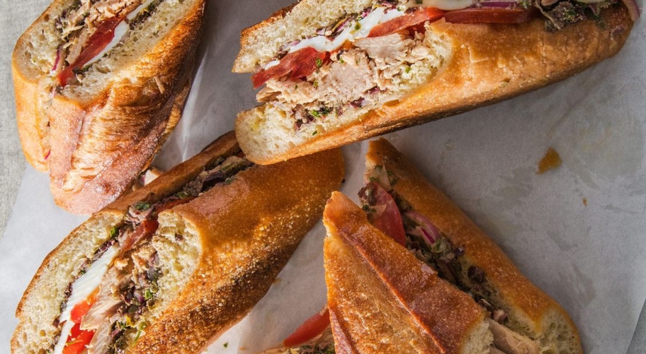 Op zoek naar lokale smaken op vakantie? Deze sandwiches zullen je culinaire nieuwsgierigheid bevredigen.