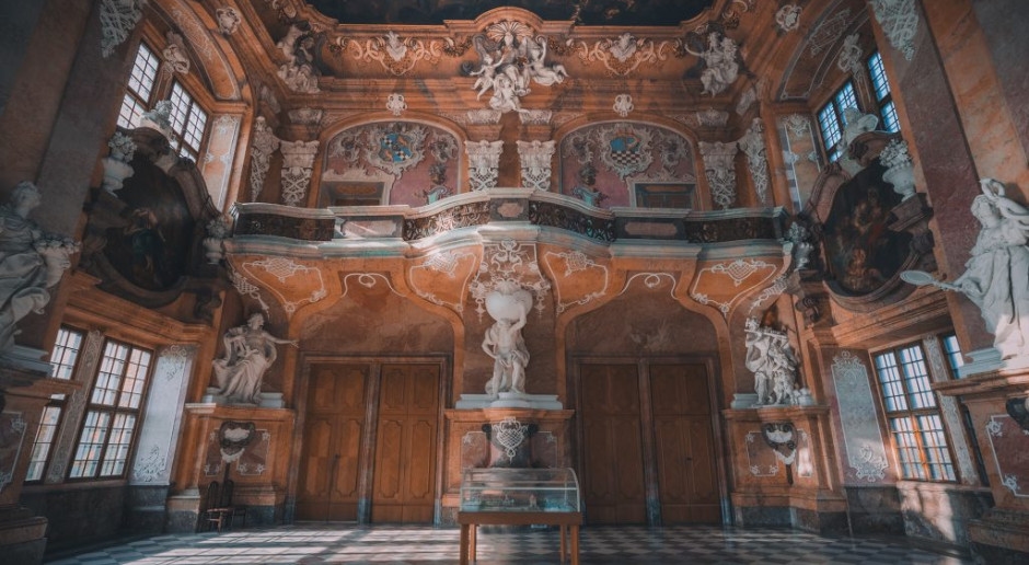 Trzy razy większy niż Wawel i wciąż niechciany. &quot;Nasz narodowy wstyd&quot;