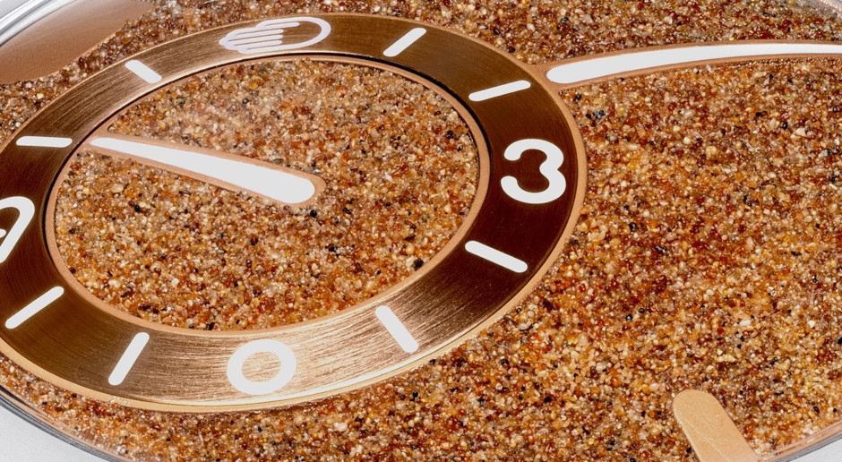 Het icoon van Arabische luxe presenteert een nieuw horloge. In het meesterwerk zijn de verschuivende zandduinen van de woestijn te zien.