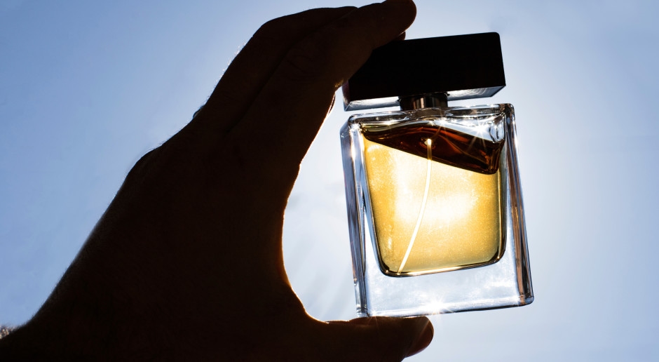 ¿Podría tu perfume favorito estar dañando tu salud? Científicos investigan una adicción peligrosa.