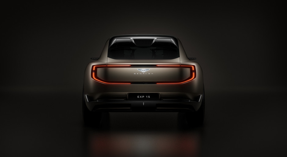 Yeni Bentley, gelenek ve fütürizmi harmanlıyor. "Bu, çömelmiş bir canavar."