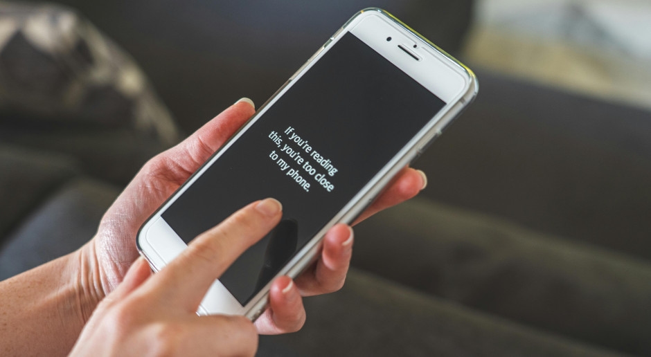 ¿Tu teléfono sigue en silencio? Los psicólogos explican por qué