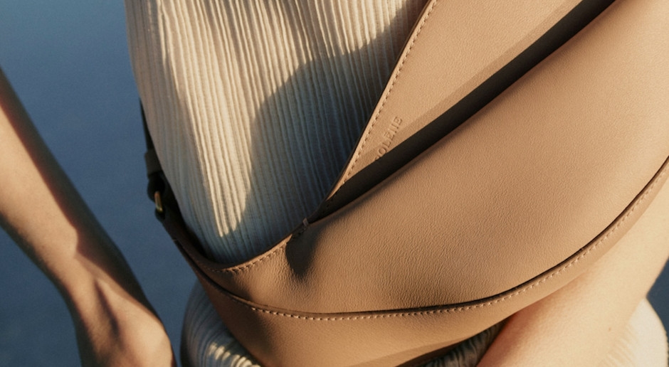 La marca favorita de los minimalistas presenta un nuevo bolso para otoño de 2025. Como una "segunda piel".