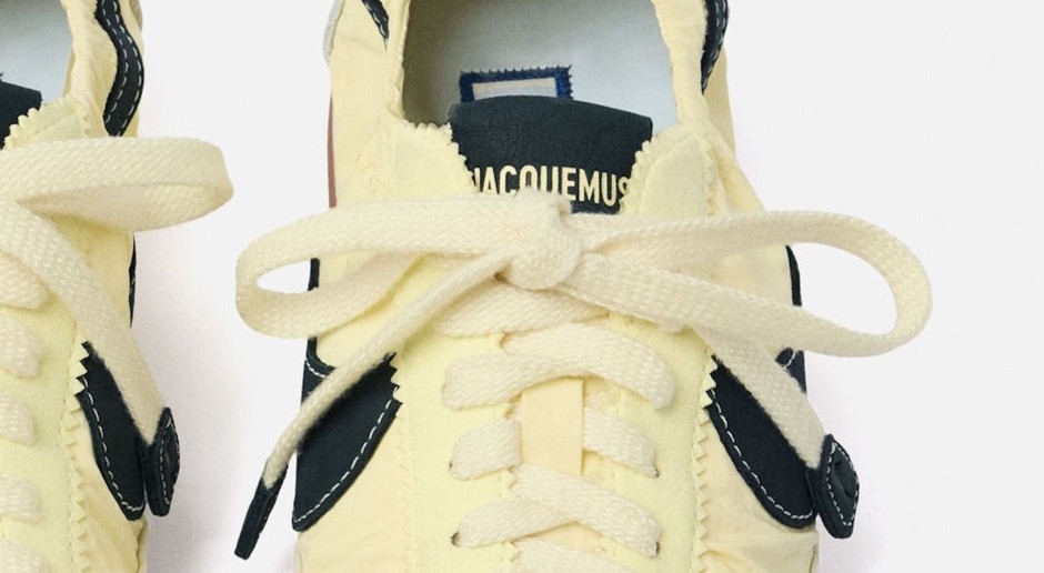 Jacquemus reinterpreta un classico Nike. L'iconico modello torna dopo 20 anni.