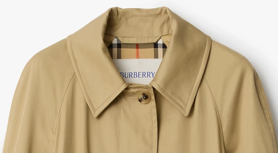 Burberry präsentiert zwei neue Mäntel für Herbst 2025. Eine großartige Rückkehr zur klassischen Eleganz.