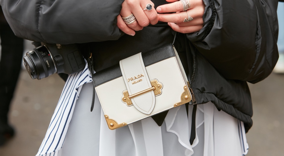 Podróbki są... modne? Cała prawda o &quot;luksusowych dodatkach&quot; generacji Z