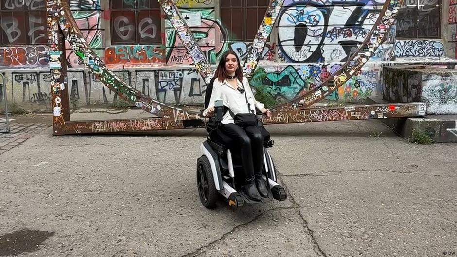 A través de Berghain en silla de ruedas: ¿Qué tan inclusivos son los clubes?