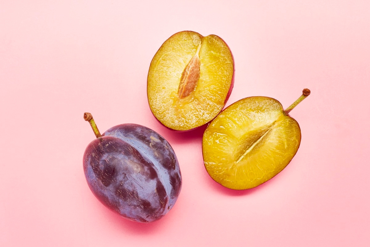 8 benefits of plums: boost immunity, strengthen bones and more