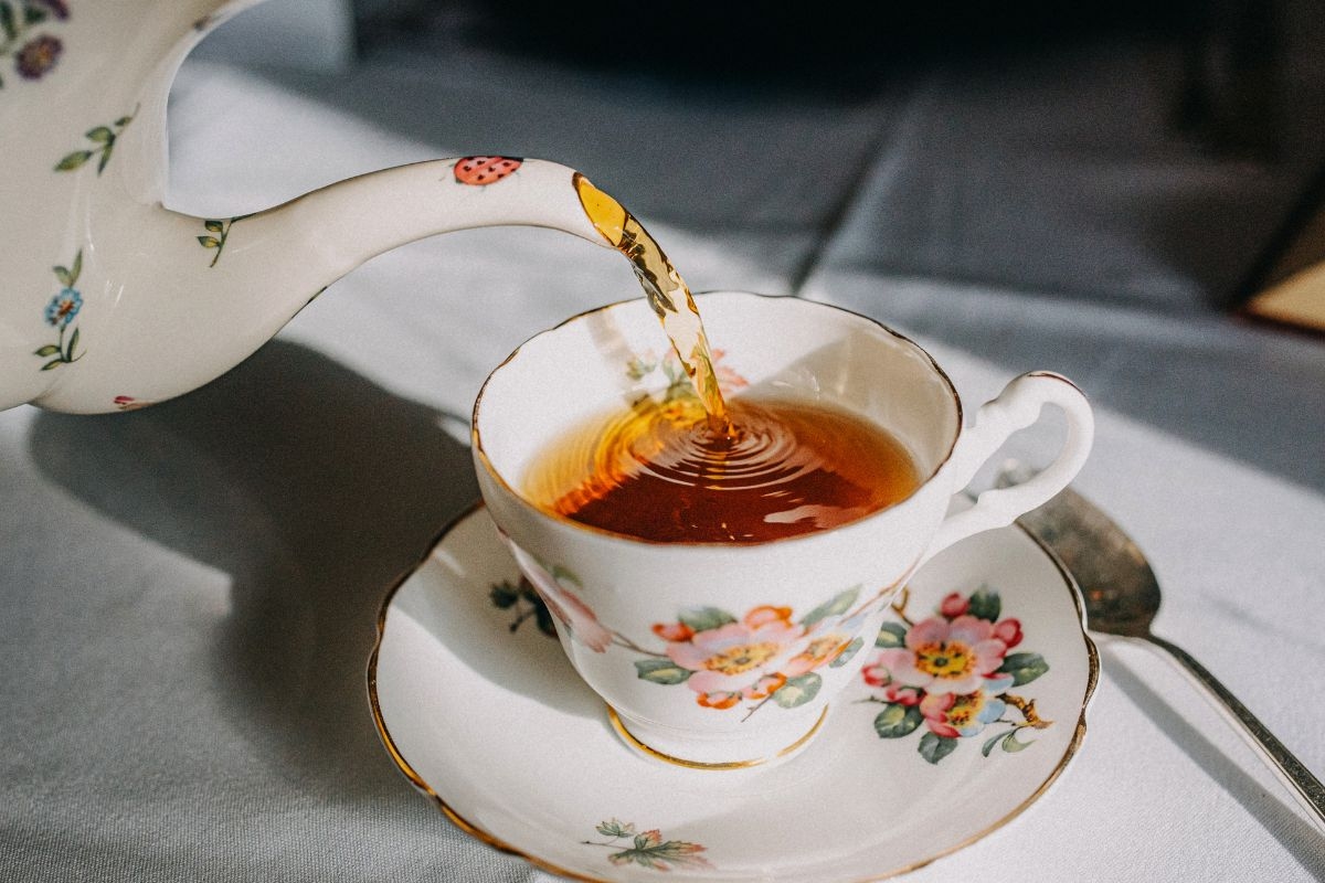 Tea to relieve nausea and vomiting: 3 recipes to combat discomfort