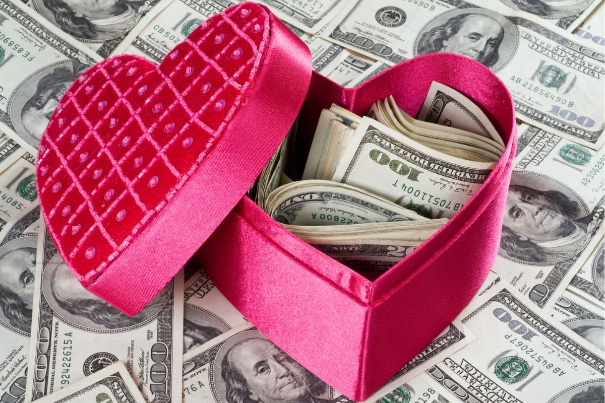 Liefde of rijkdom? Ontdek welke tekens relaties inruilen voor geld.