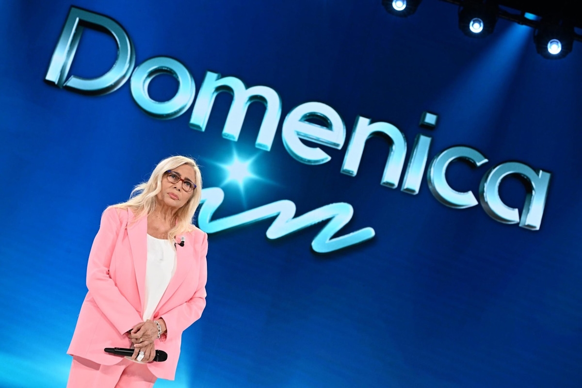 Domenica in, Rai revoluciona el salón de la tía Mara: no solo entrevistas, sino también programas de variedades y concursos. La nueva edición, una y tres. Avances.