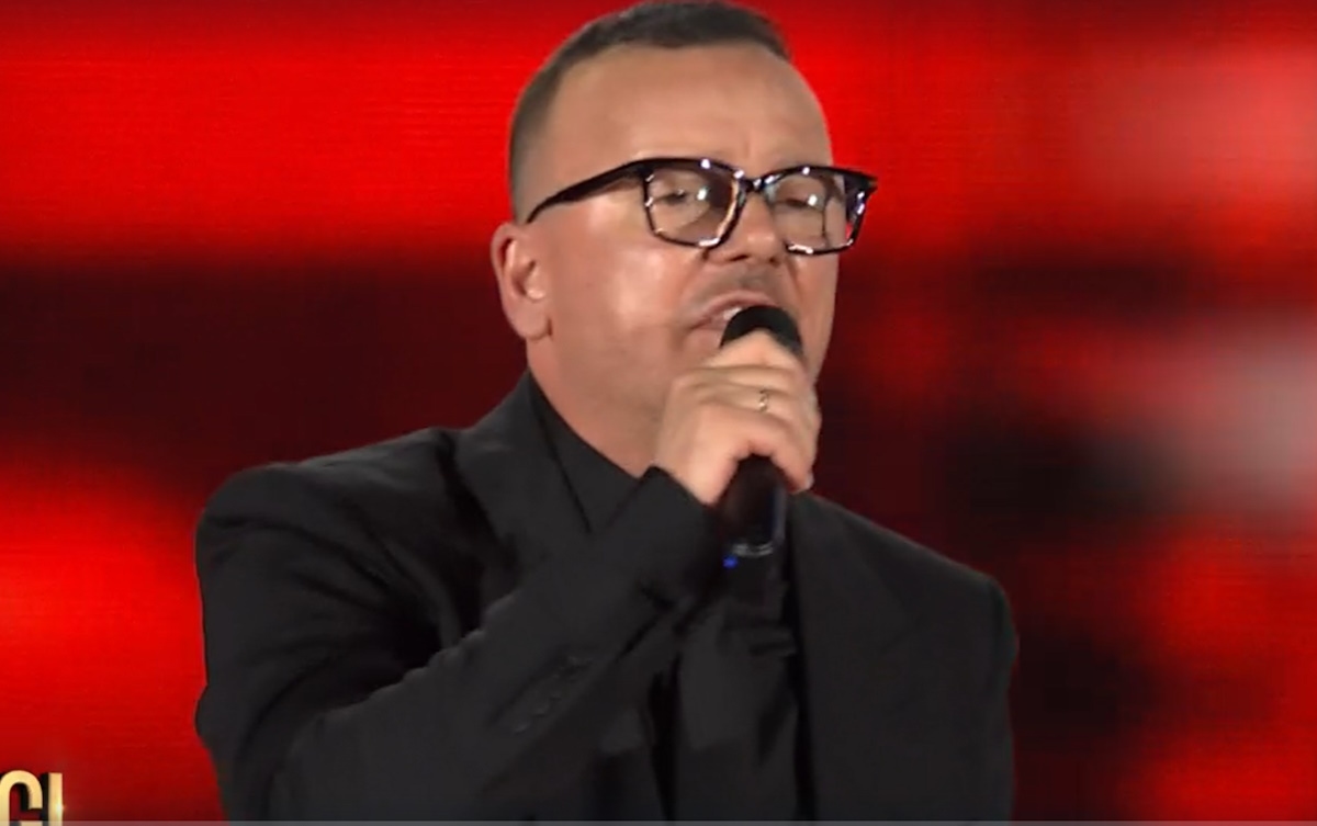 Gigi D'Alessio wacht op Vanessa Incontrada en onthult: "Dit is de reden waarom ik The Voice heb verlaten." Antonella Clerici pikt dit echter niet.
