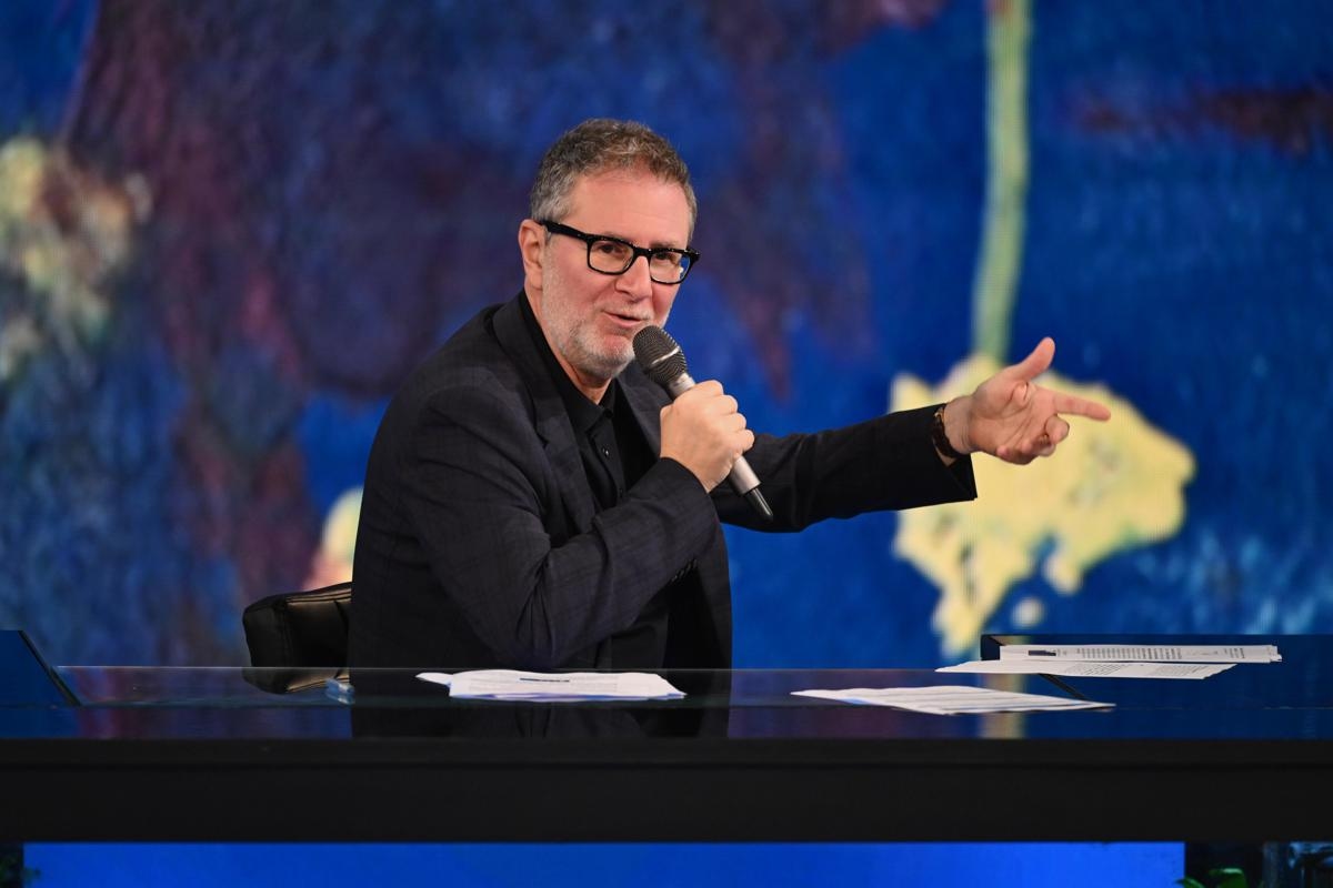 Fabio Fazio brengt een van de meest geliefde en meest bekeken Romeinse acteurs aller tijden naar Che tempo che fa. En dan de grote hit: de "Goddelijke" is er ook.