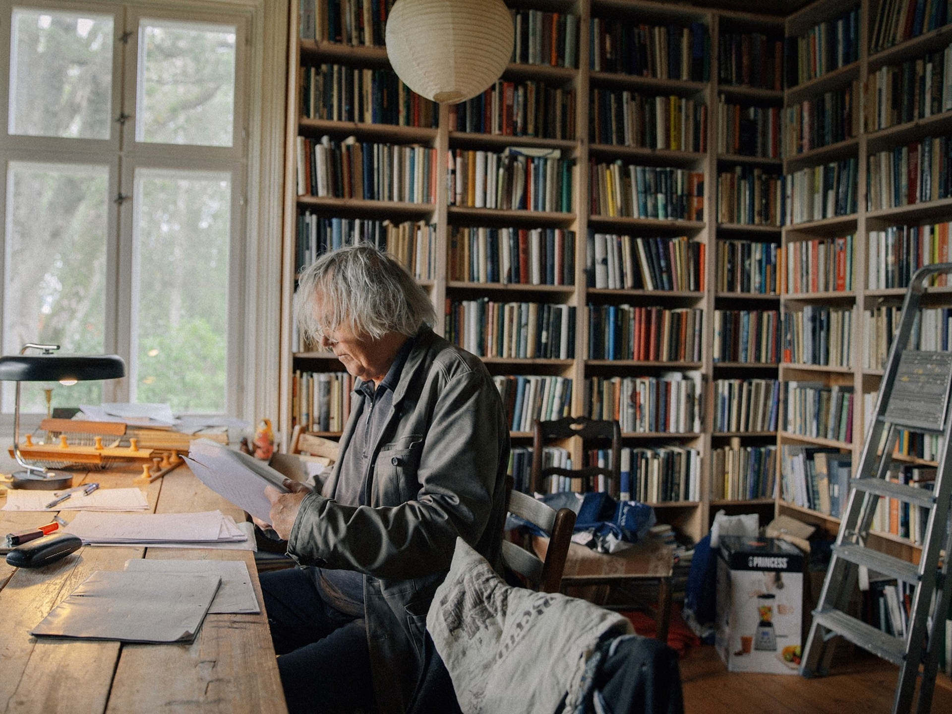 A feather with two wings: Dag Solstad