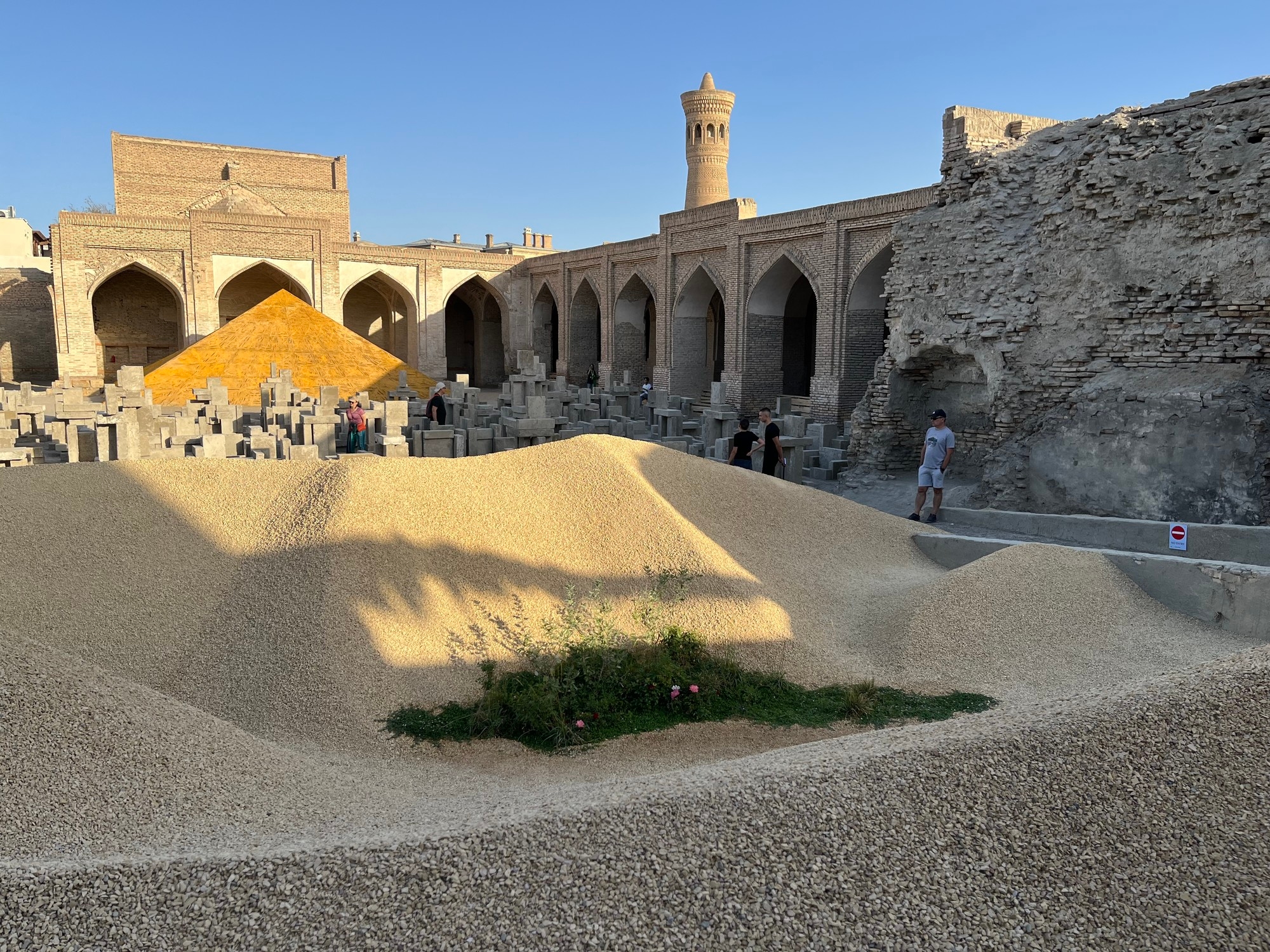 No Uzbequistão, a primeira Bienal de Bukhara é uma feliz surpresa para 2025.