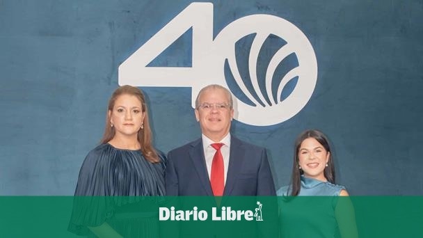Cruz-Ayala viert zijn 40-jarig jubileum in Santiago