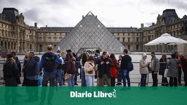 Il Museo del Louvre rimarrà chiuso questo lunedì a causa di un furto di grandi dimensioni.
