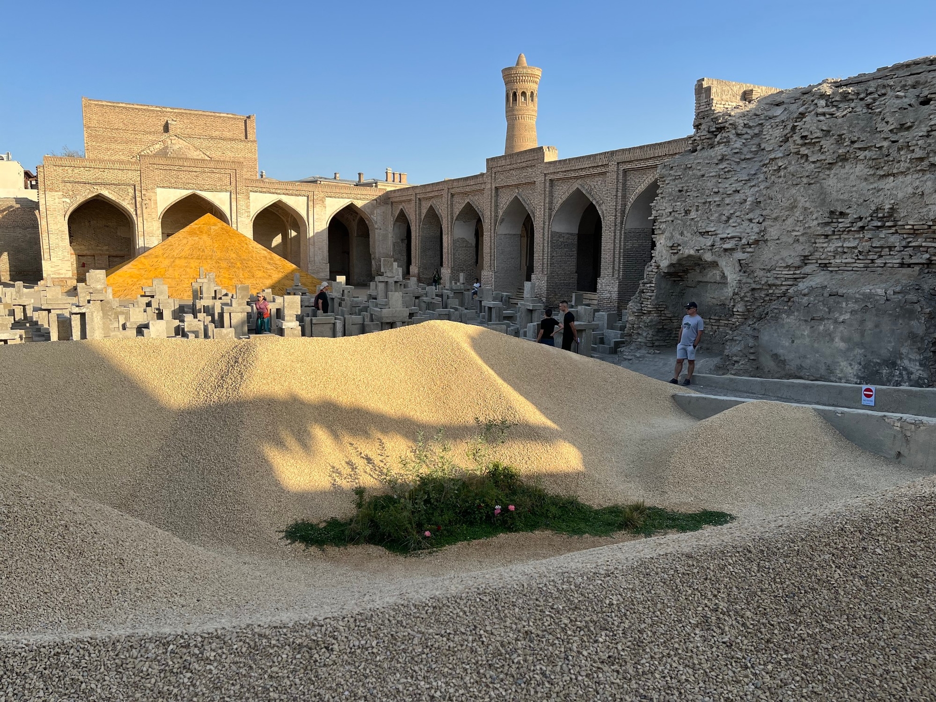 In Usbekistan ist die erste Buchara-Biennale im Jahr 2025 eine freudige Überraschung.