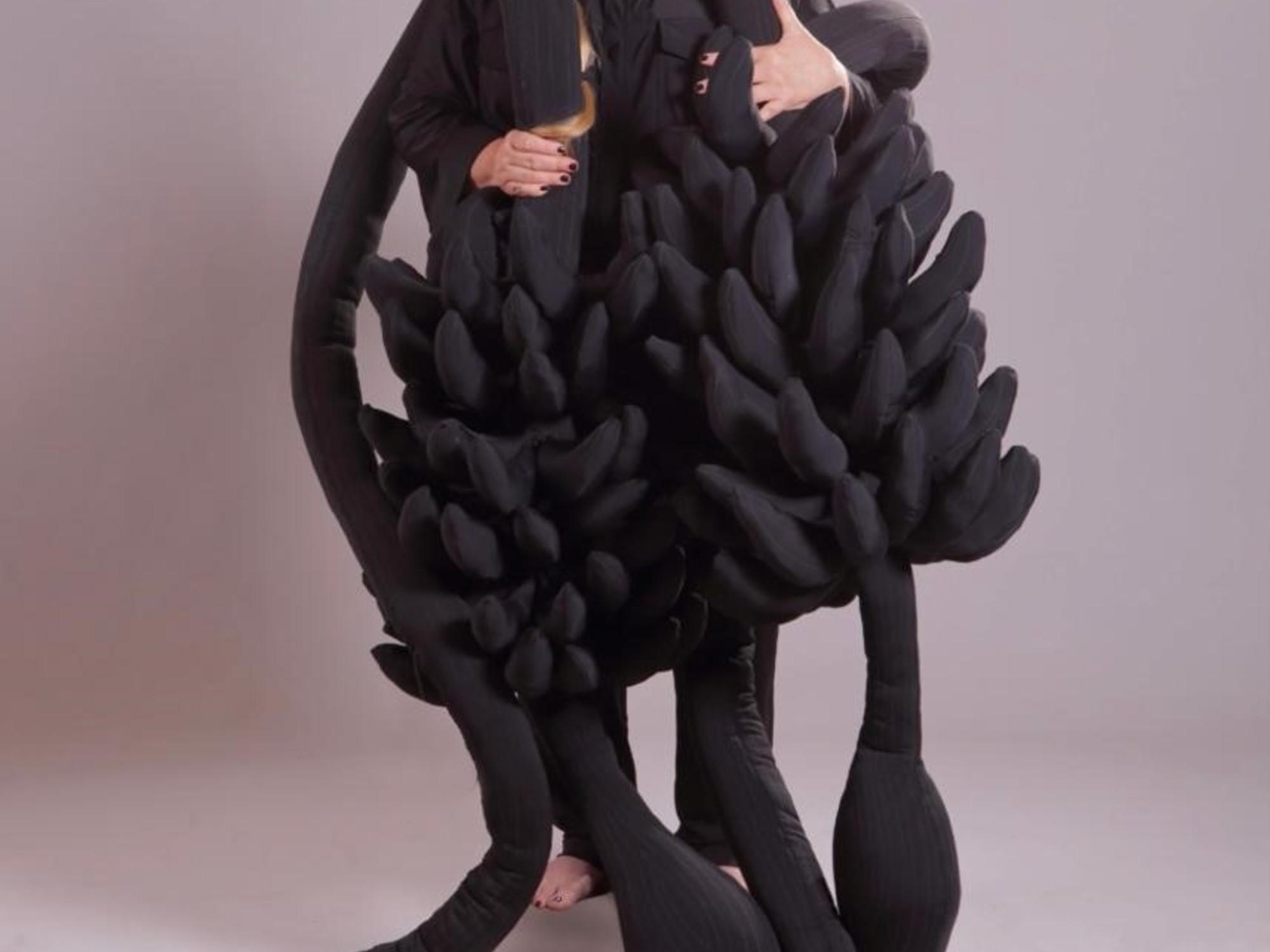 Yiyú Finke, poetica nella combustione